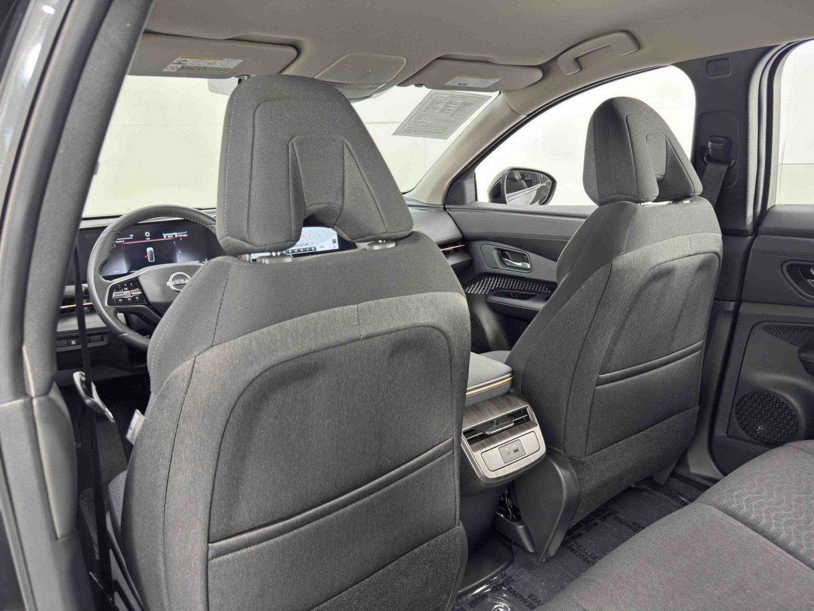 Used 2024 Nissan Ariya FWD image 30