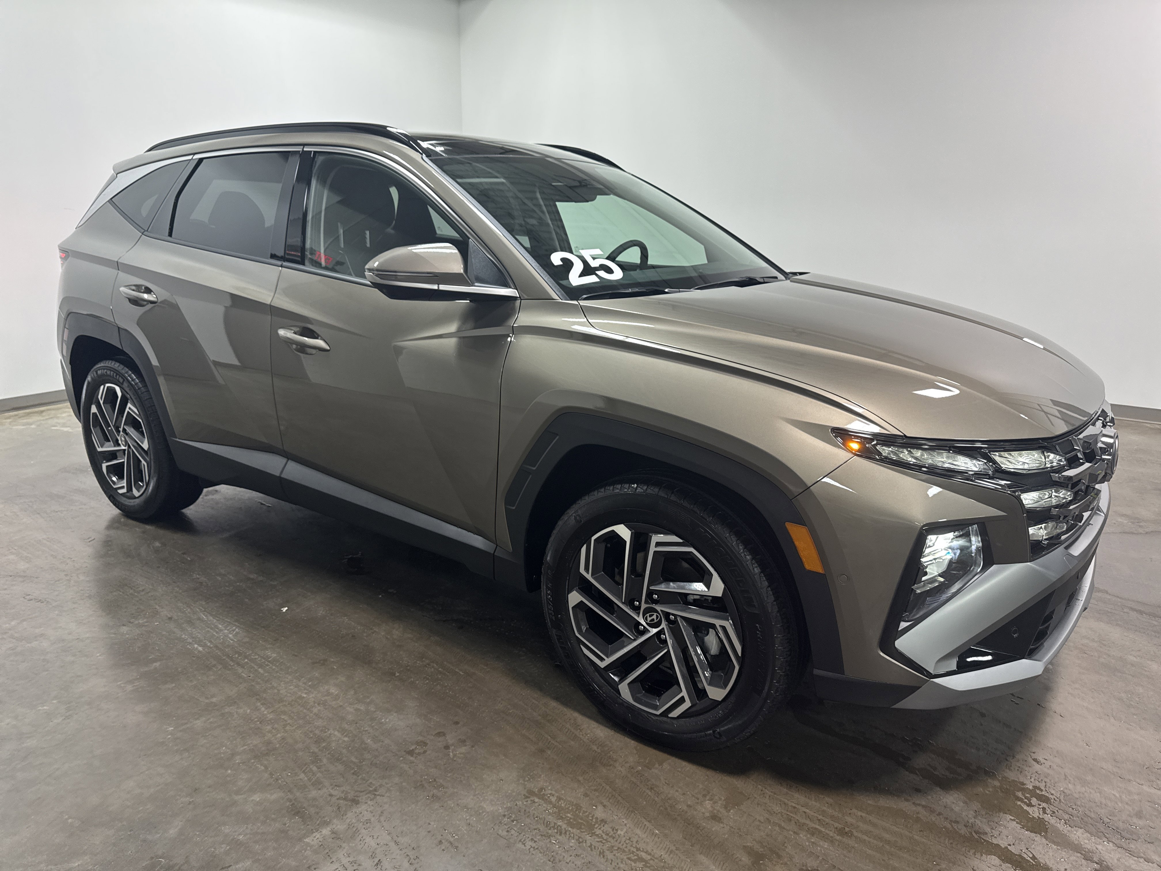 Used 2025 Hyundai Tucson Limited image 2