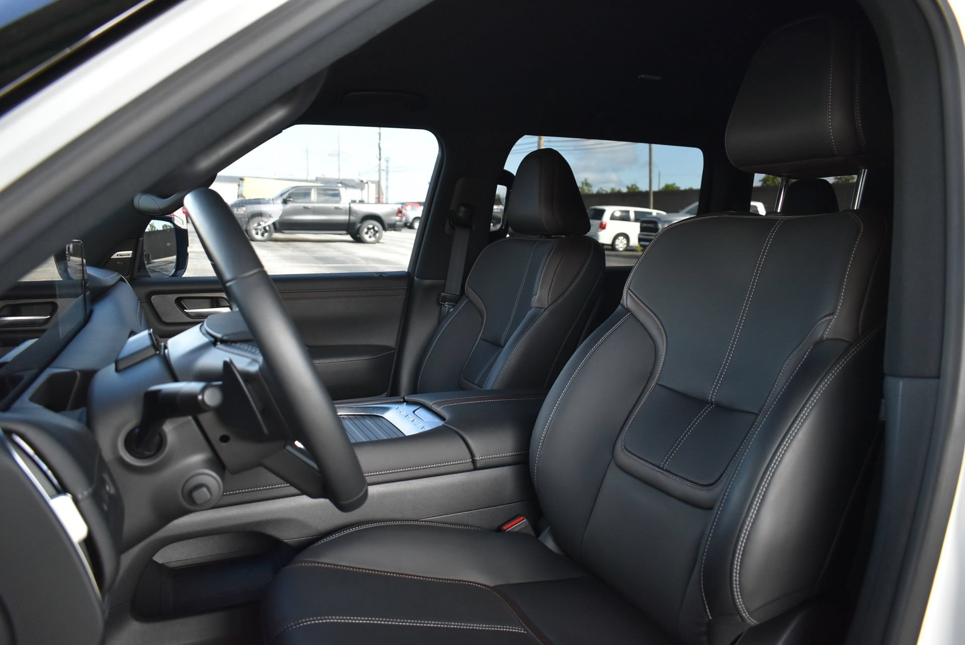 Used 2025 Nissan Armada SL w/ Captain's Chari Seat Package AWD/4WD image 16