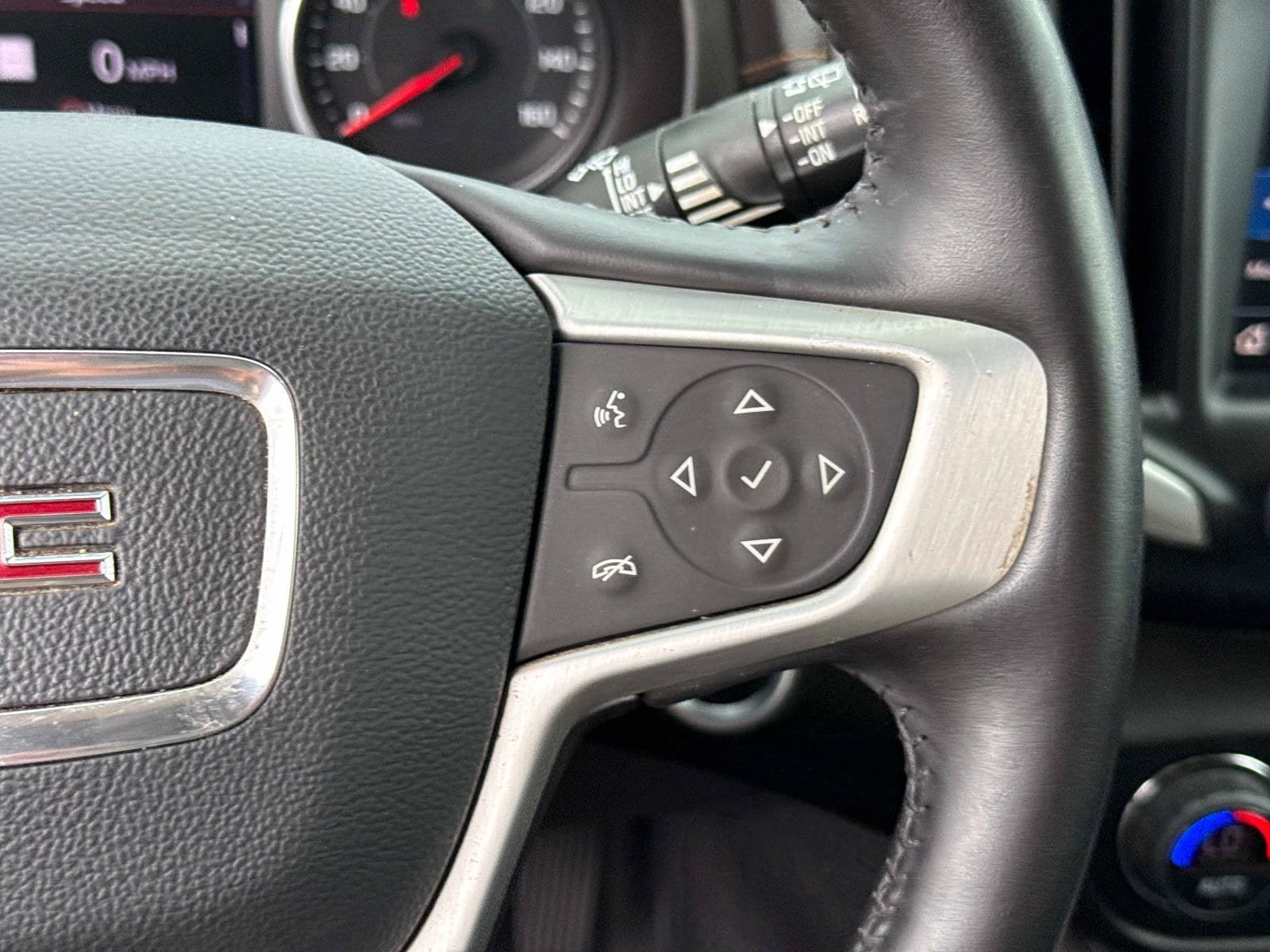 Used 2020 GMC Terrain SLT w/ Preferred Package AWD/4WD image 30