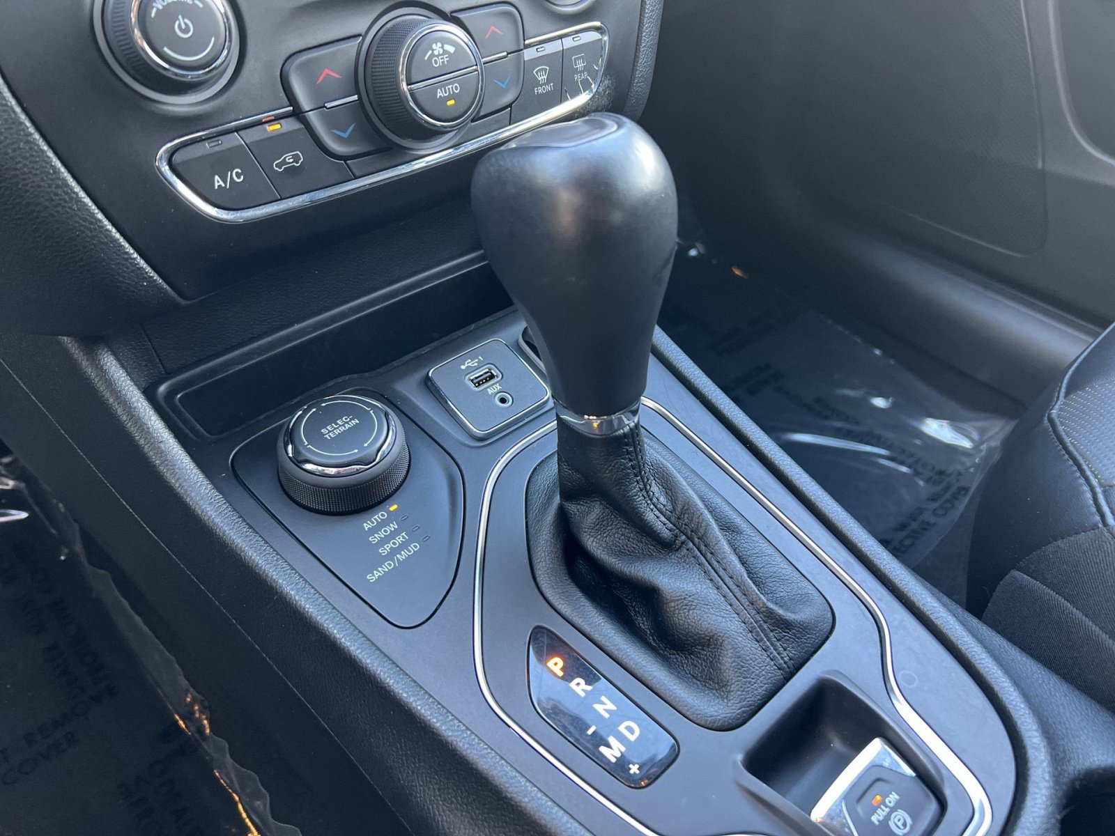Used 2022 Jeep Cherokee Latitude Lux w/ Sun & Sound Group AWD/4WD image 29