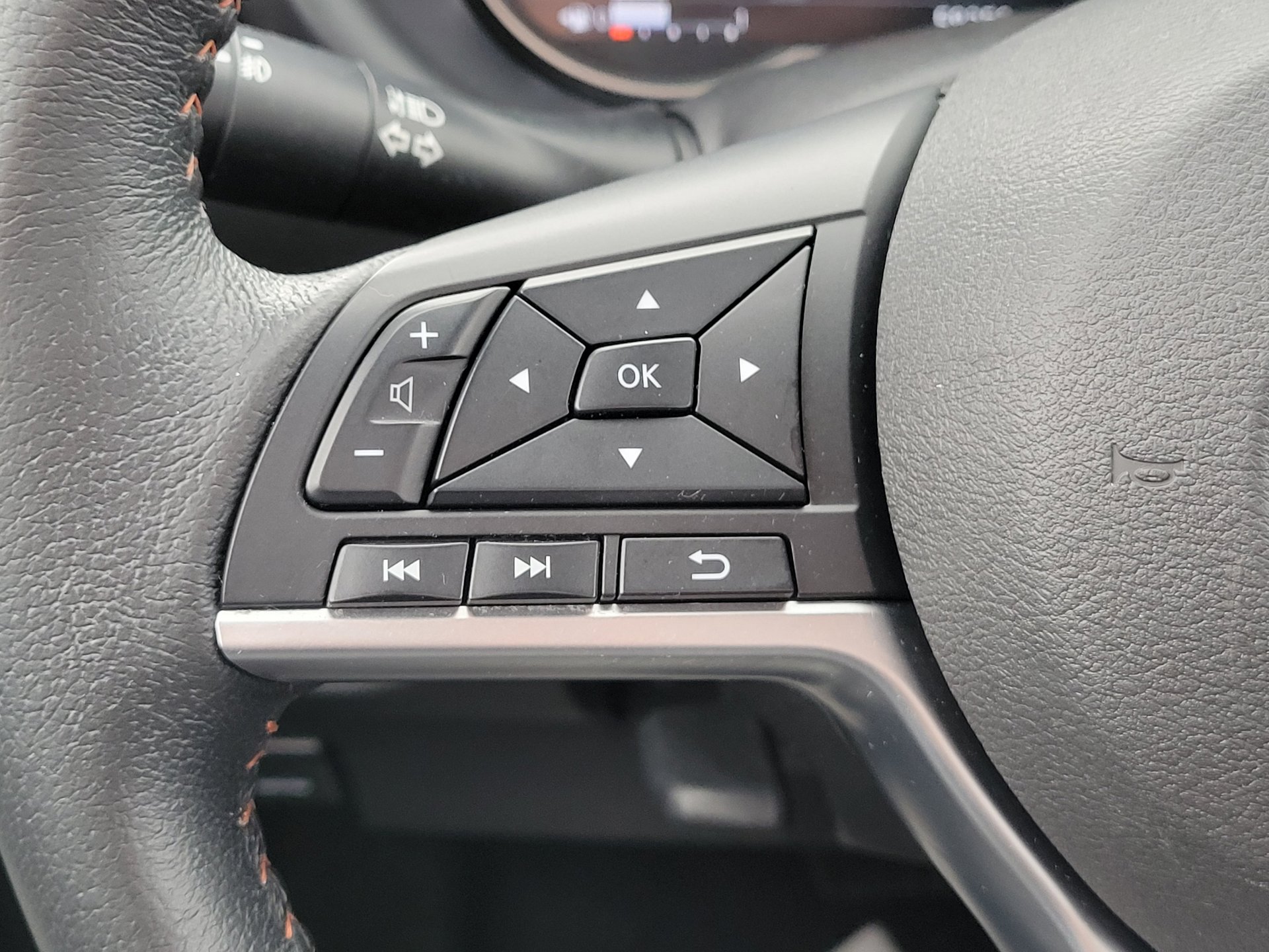 Used 2020 Nissan Kicks SR w/ SR Premium Package image 22