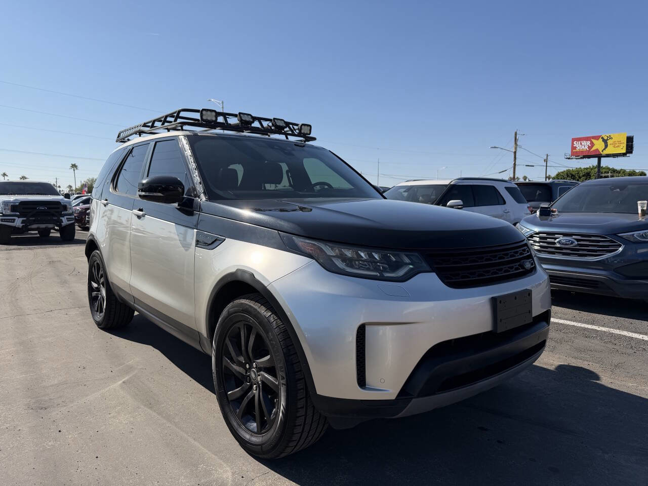 Used 2017 Land Rover Discovery SE image 15