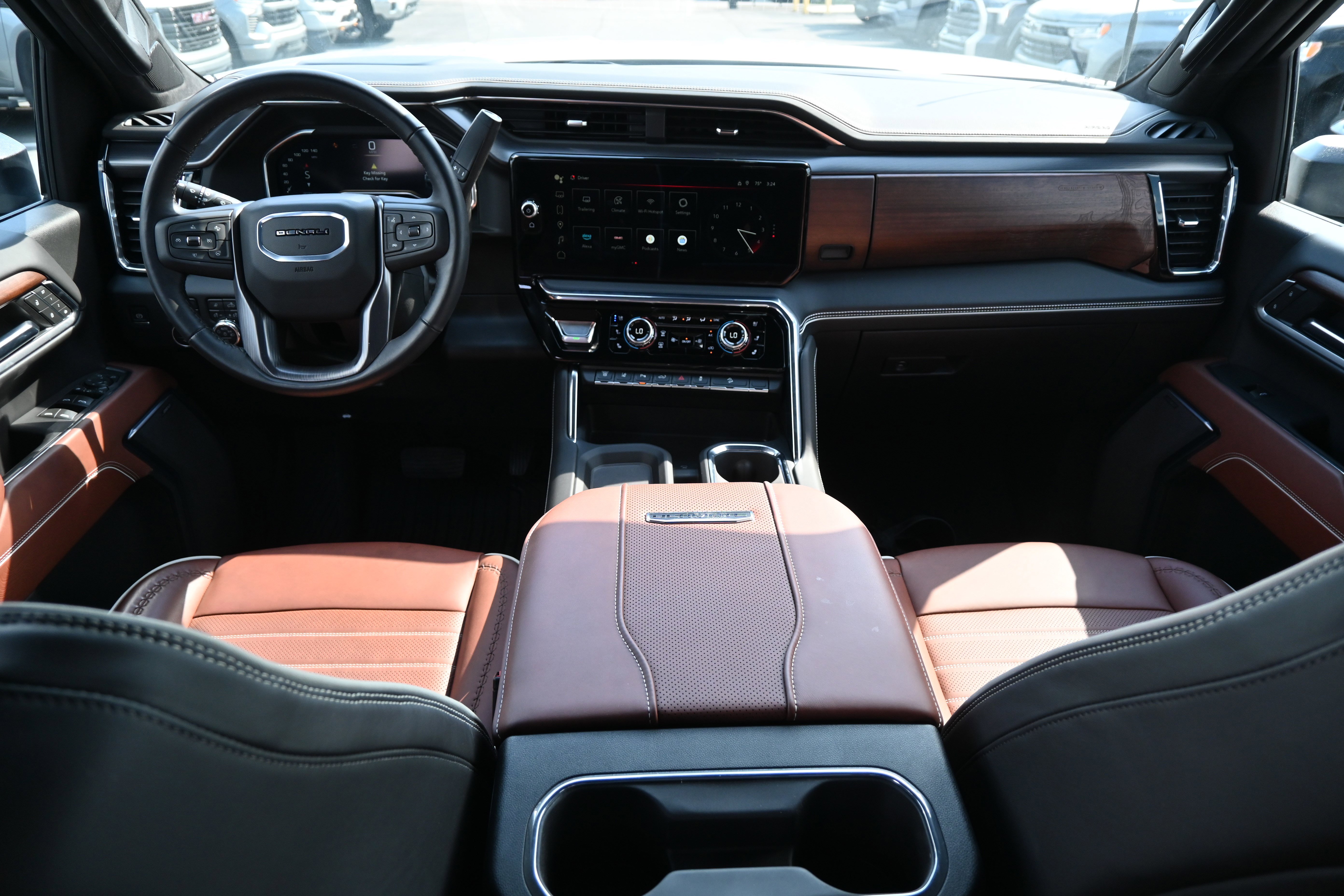 Used 2025 GMC Sierra 2500 Denali Ultimate image 5