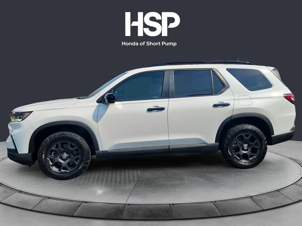 Used 2025 Honda Pilot TrailSport image 2