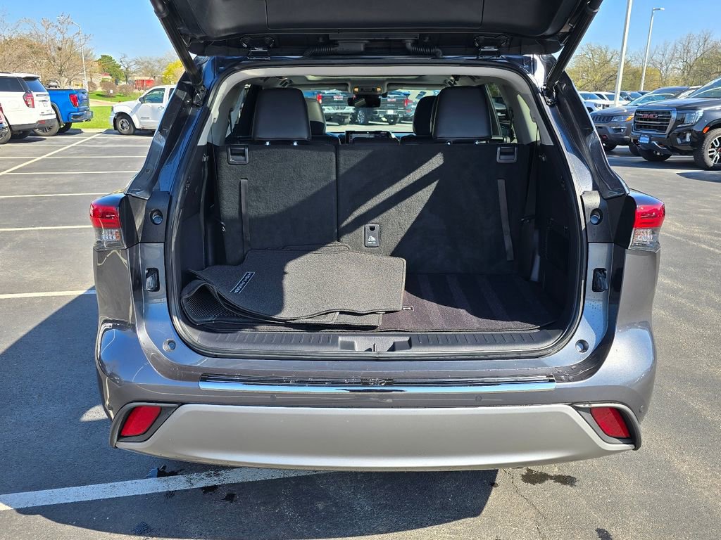 Used 2020 Toyota Highlander Platinum AWD/4WD image 31