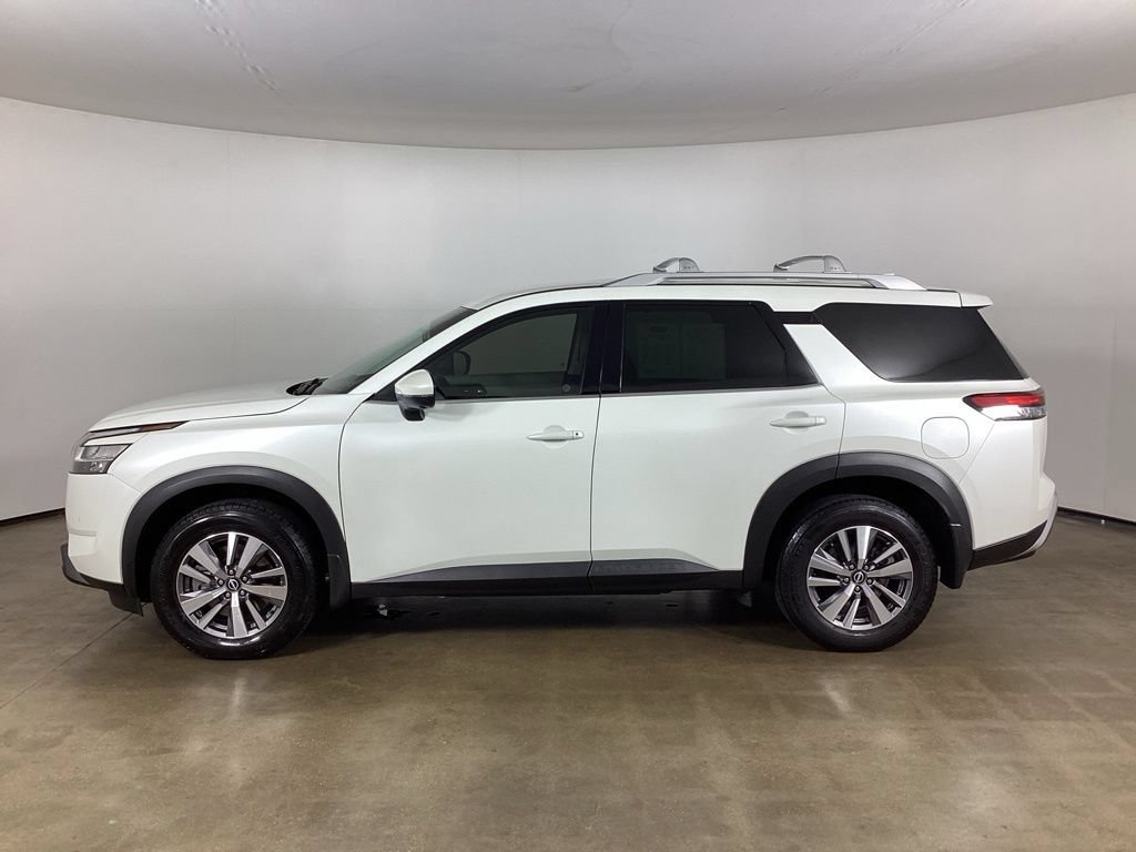 Used 2022 Nissan Pathfinder SL AWD/4WD image 17