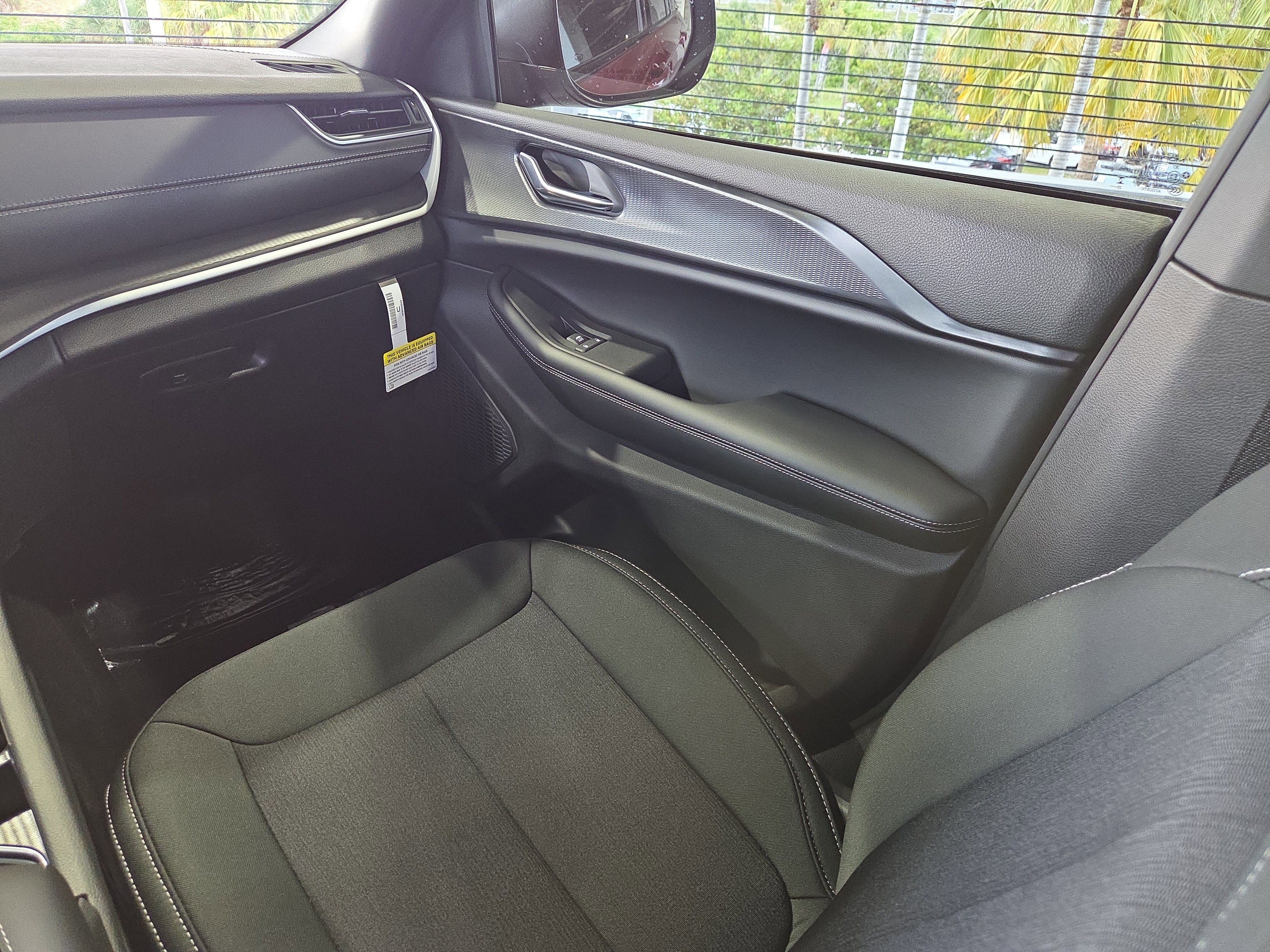 New 2025 Jeep Grand Cherokee Laredo X image 17