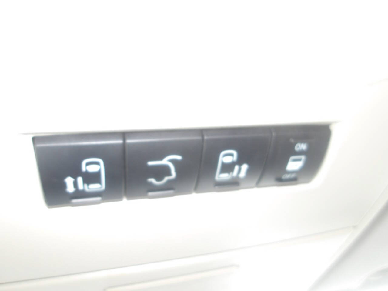 Used 2014 Chrysler Town & Country Touring-L FWD image 19