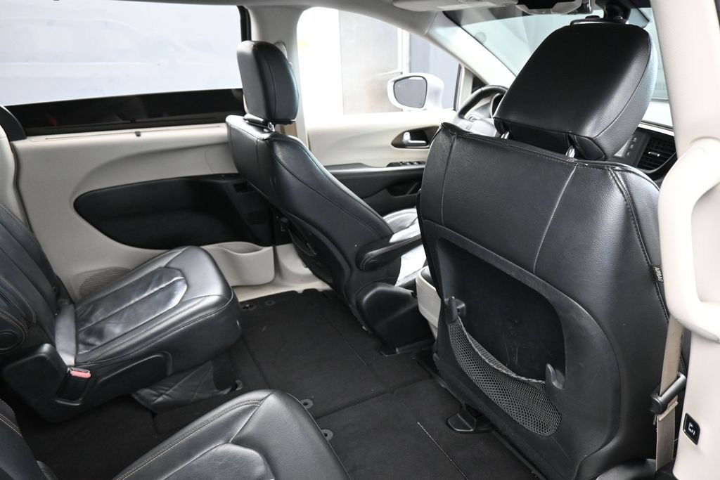 Used 2017 Chrysler Pacifica Touring-L FWD image 42