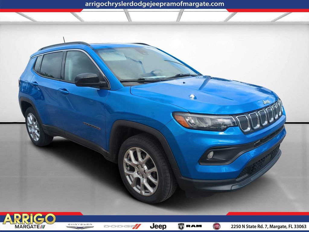 Used 2022 Jeep Compass Latitude w/ Sun and Sound Group AWD/4WD image 1