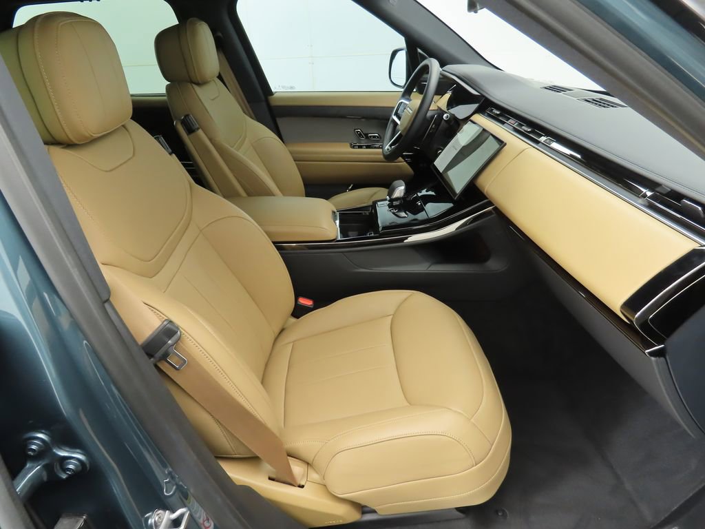 Used 2025 Land Rover Range Rover Sport SE image 17