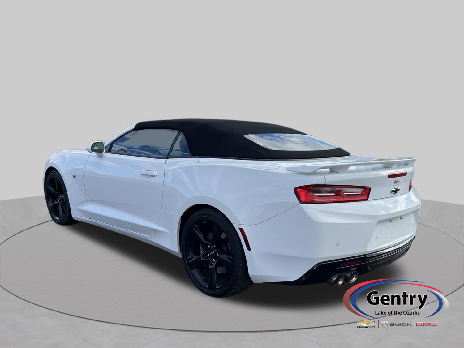 Used 2018 Chevrolet Camaro SS RWD image 3