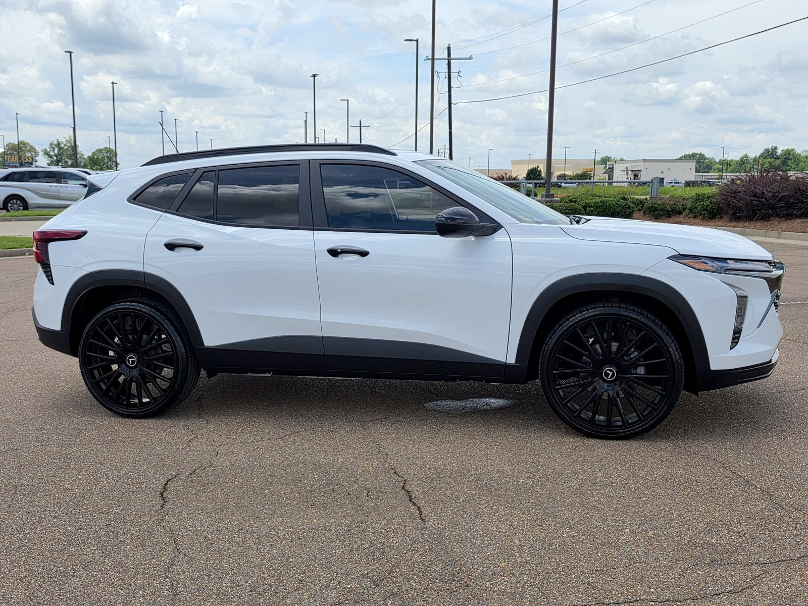 Used 2025 Chevrolet Trax RS w/ Sunroof Package FWD image 4
