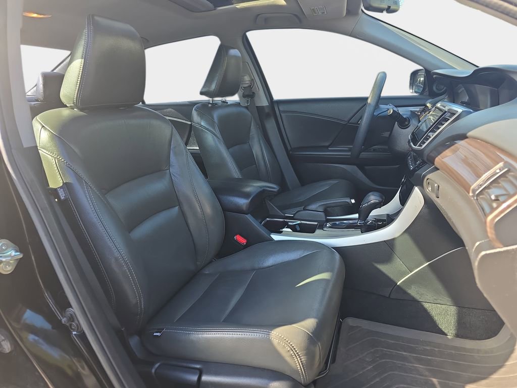 Used 2016 Honda Accord EX image 10