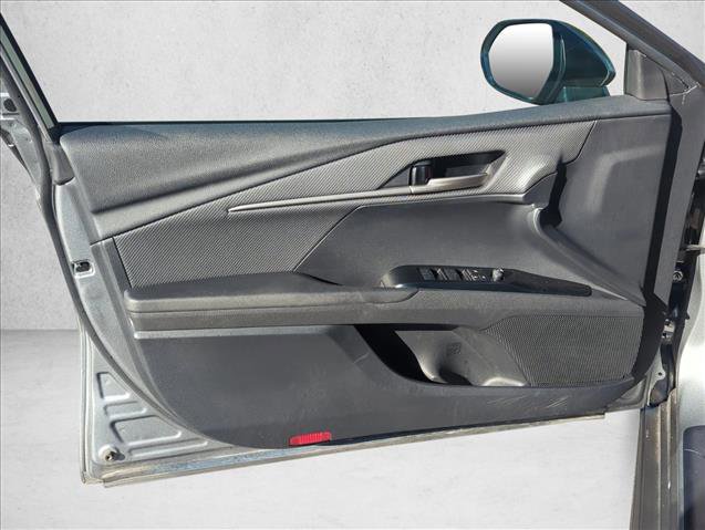 Used 2025 Toyota Camry SE image 8