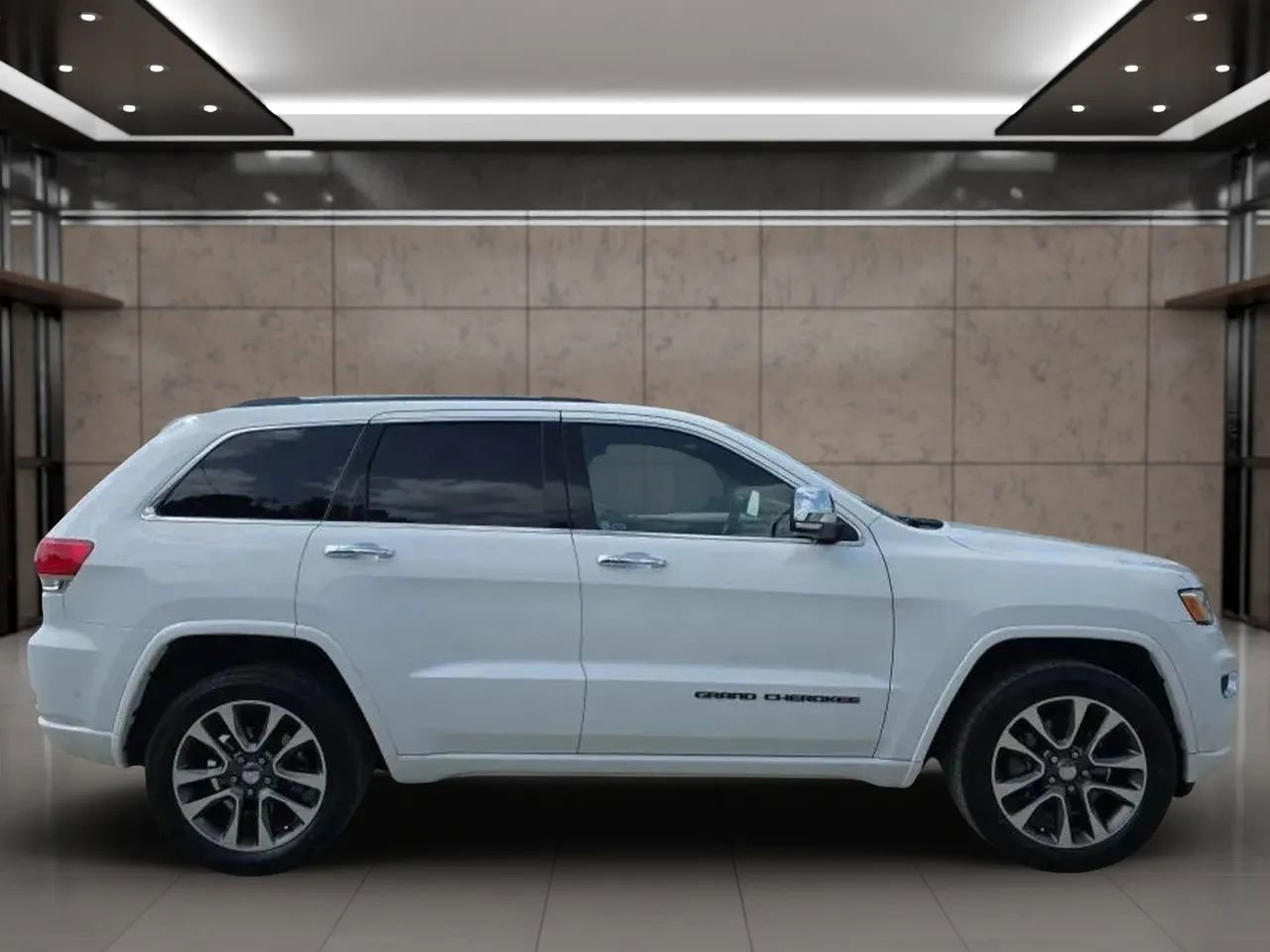 Used 2018 Jeep Grand Cherokee Overland image 9