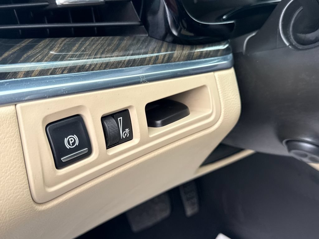 Used 2018 Cadillac XT5 AWD image 33