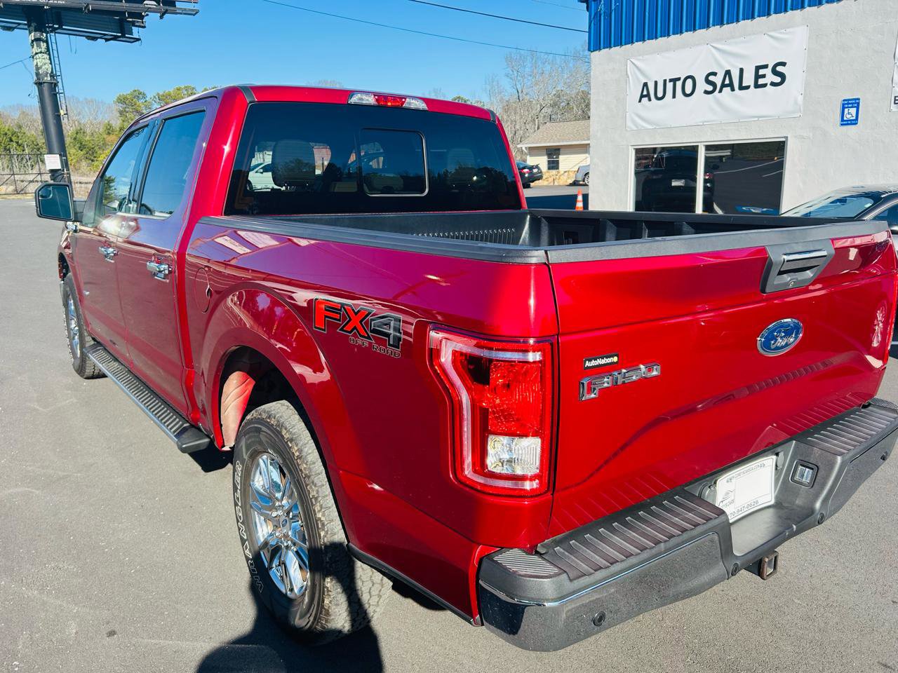 Used 2015 Ford F150 XLT w/ Equipment Group 302A Luxury AWD/4WD image 4