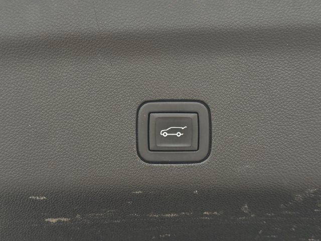 Used 2023 Chevrolet Tahoe Z71 w/ Luxury Package AWD/4WD image 33