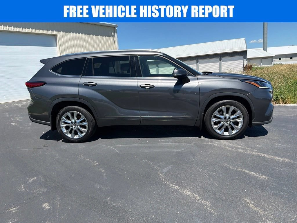Used 2022 Toyota Highlander Limited AWD/4WD image 3