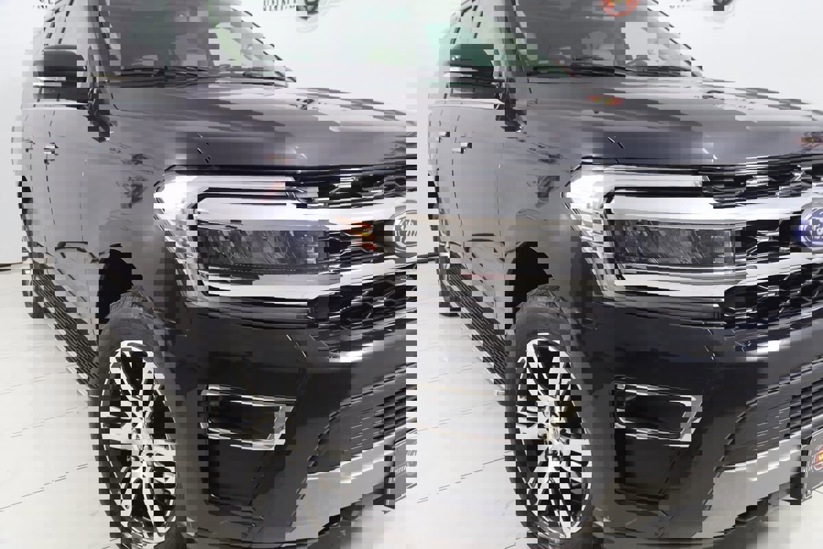 Used 2022 Ford Expedition Max Limited image 19