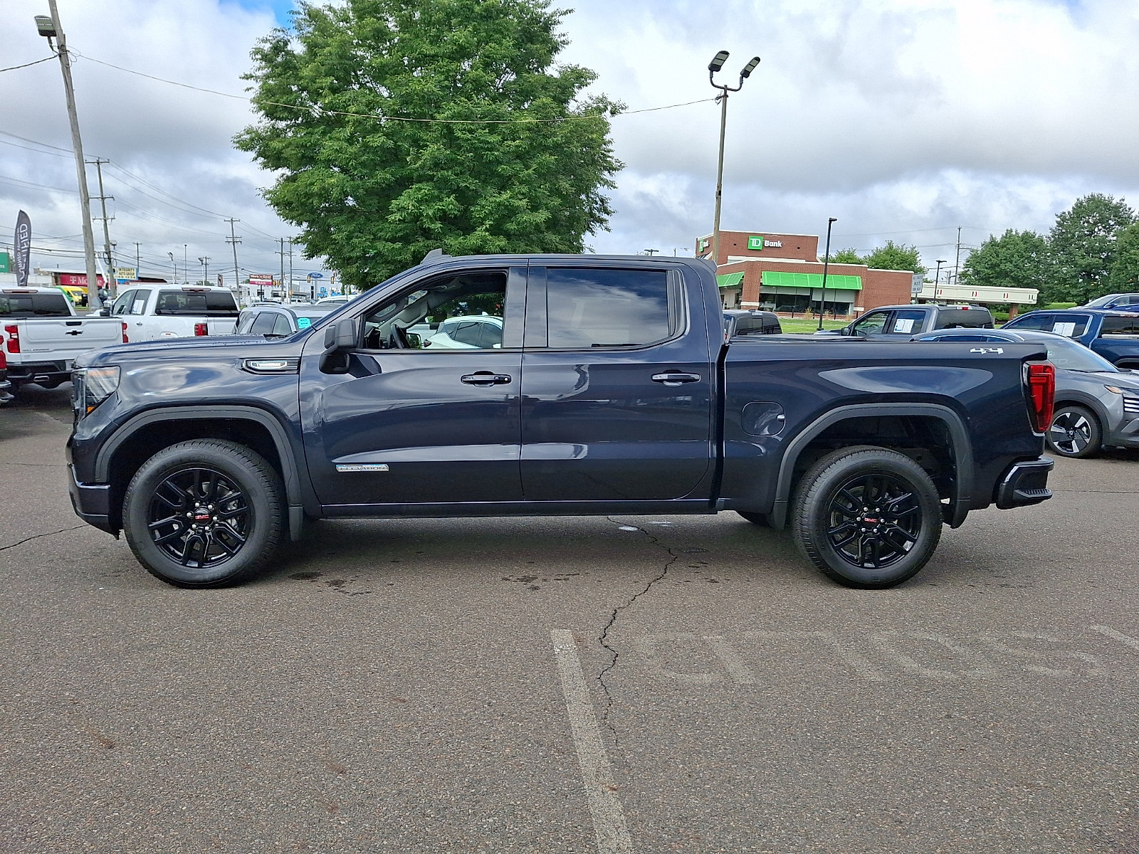 Used 2025 GMC Sierra 1500 Elevation AWD/4WD image 7