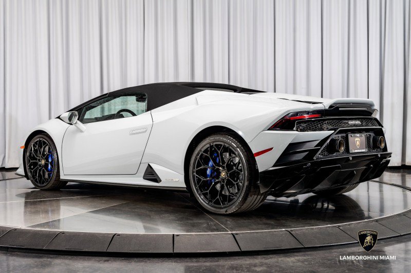 Used 2022 Lamborghini Huracan EVO image 15