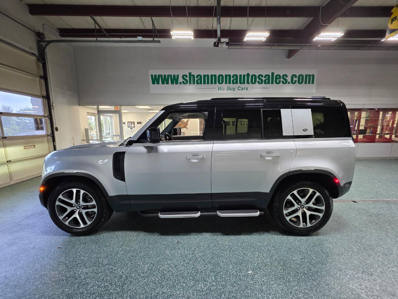 Used 2020 Land Rover Defender 110 HSE AWD/4WD image 11