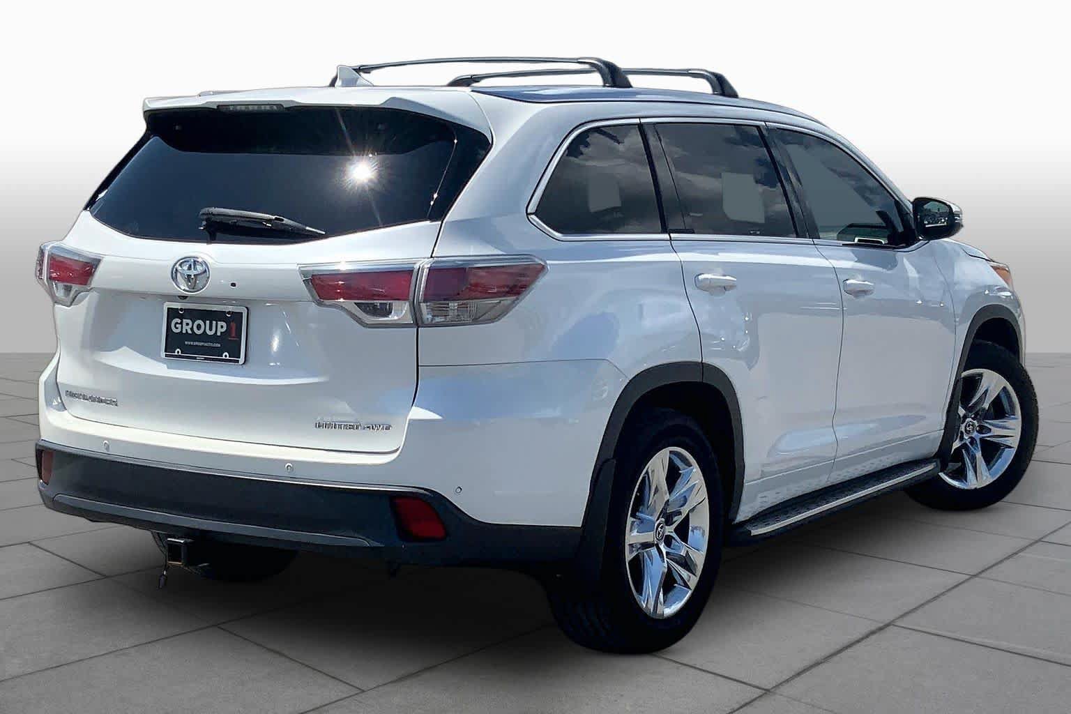 Used 2016 Toyota Highlander Limited w/ Driver Technology Package AWD/4WD image 12