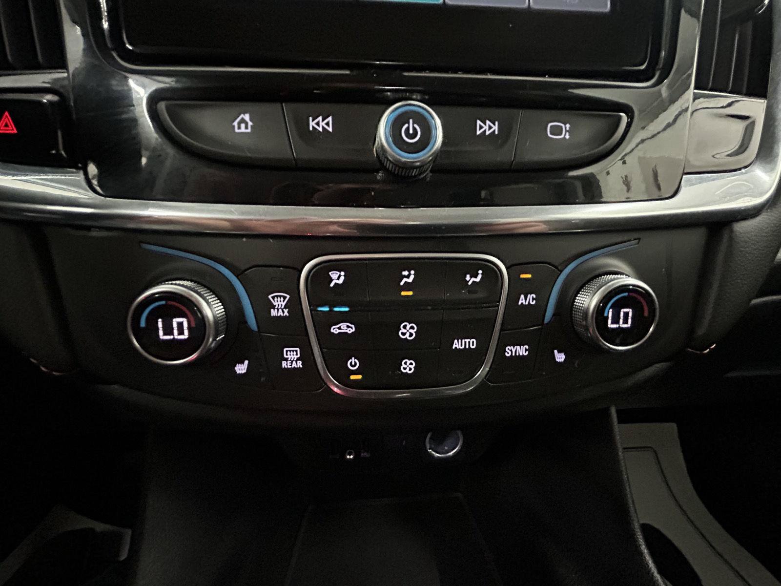 Used 2019 Chevrolet Traverse LT FWD image 17