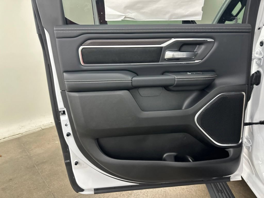 New 2027 RAM 1500 Laramie w/ Laramie Preferred Package AWD/4WD image 32