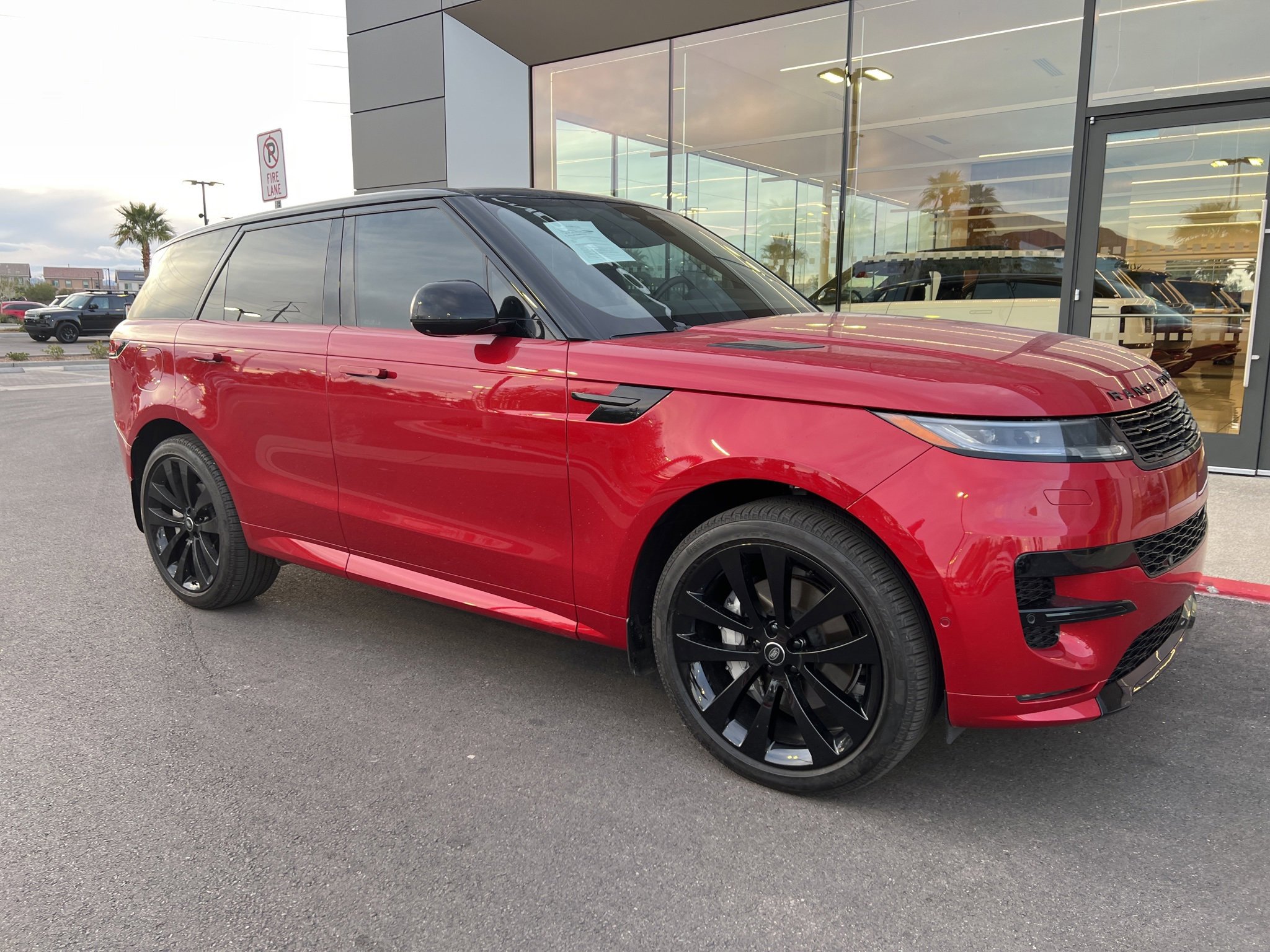 Used 2025 Land Rover Range Rover Sport Dynamic SE image 4