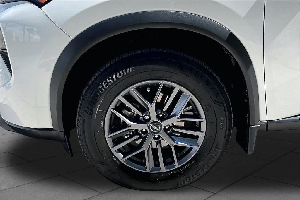 Used 2024 Nissan Rogue S FWD image 10