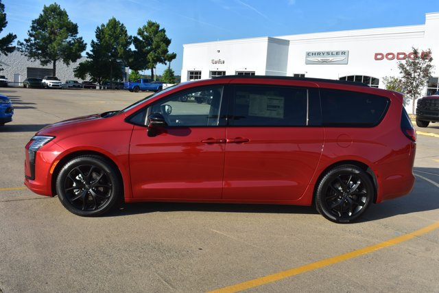 New 2027 Chrysler Pacifica Limited w/ Family Tech Group FWD image 10