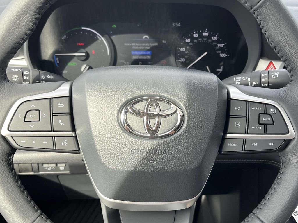 New 2026 Toyota Sienna XLE image 16