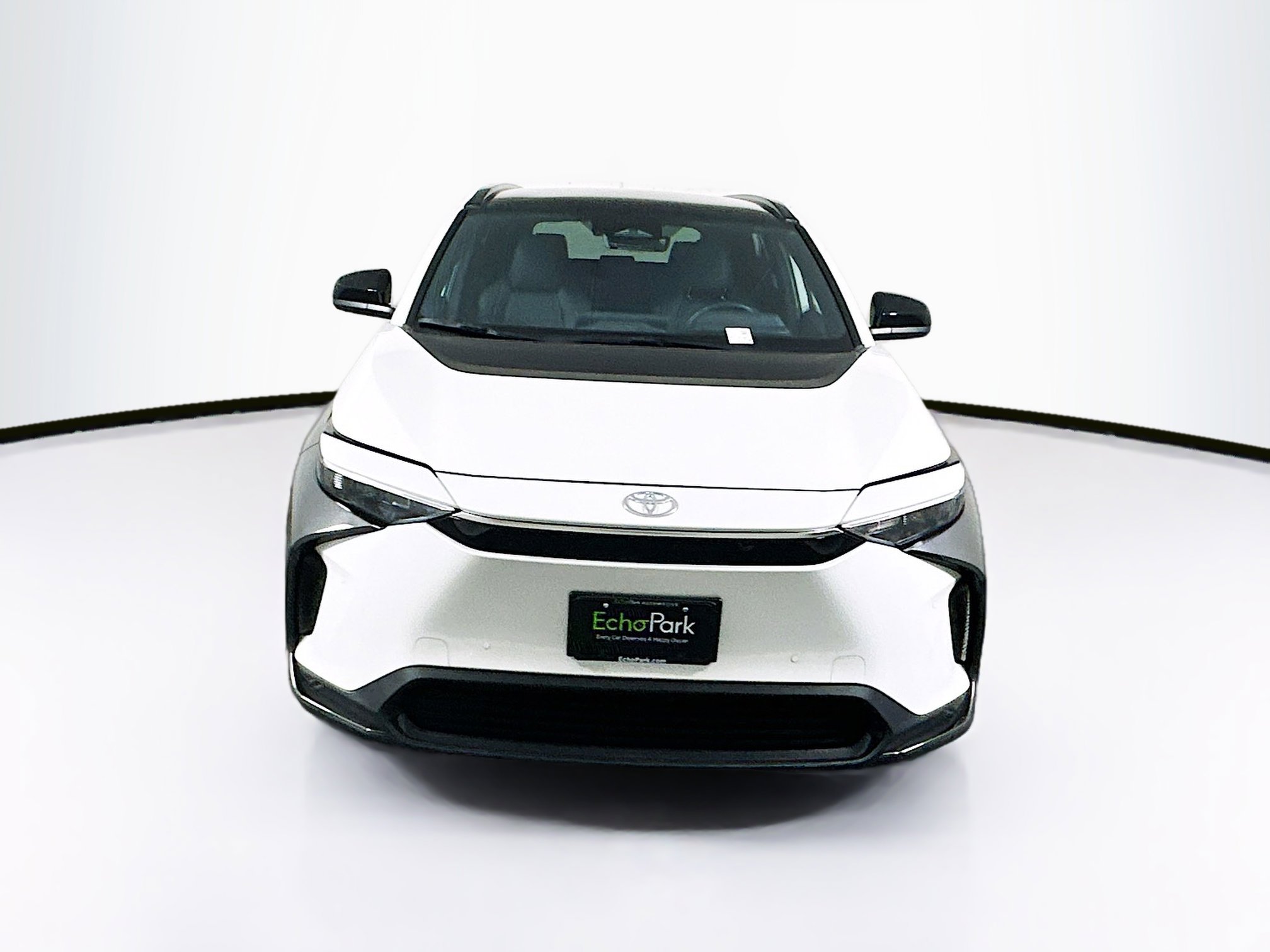 Used 2024 Toyota bZ4X XLE w/ Weather Package FWD image 2