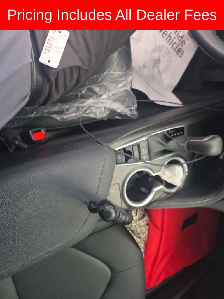 Used 2024 Toyota Camry XLE FWD image 7