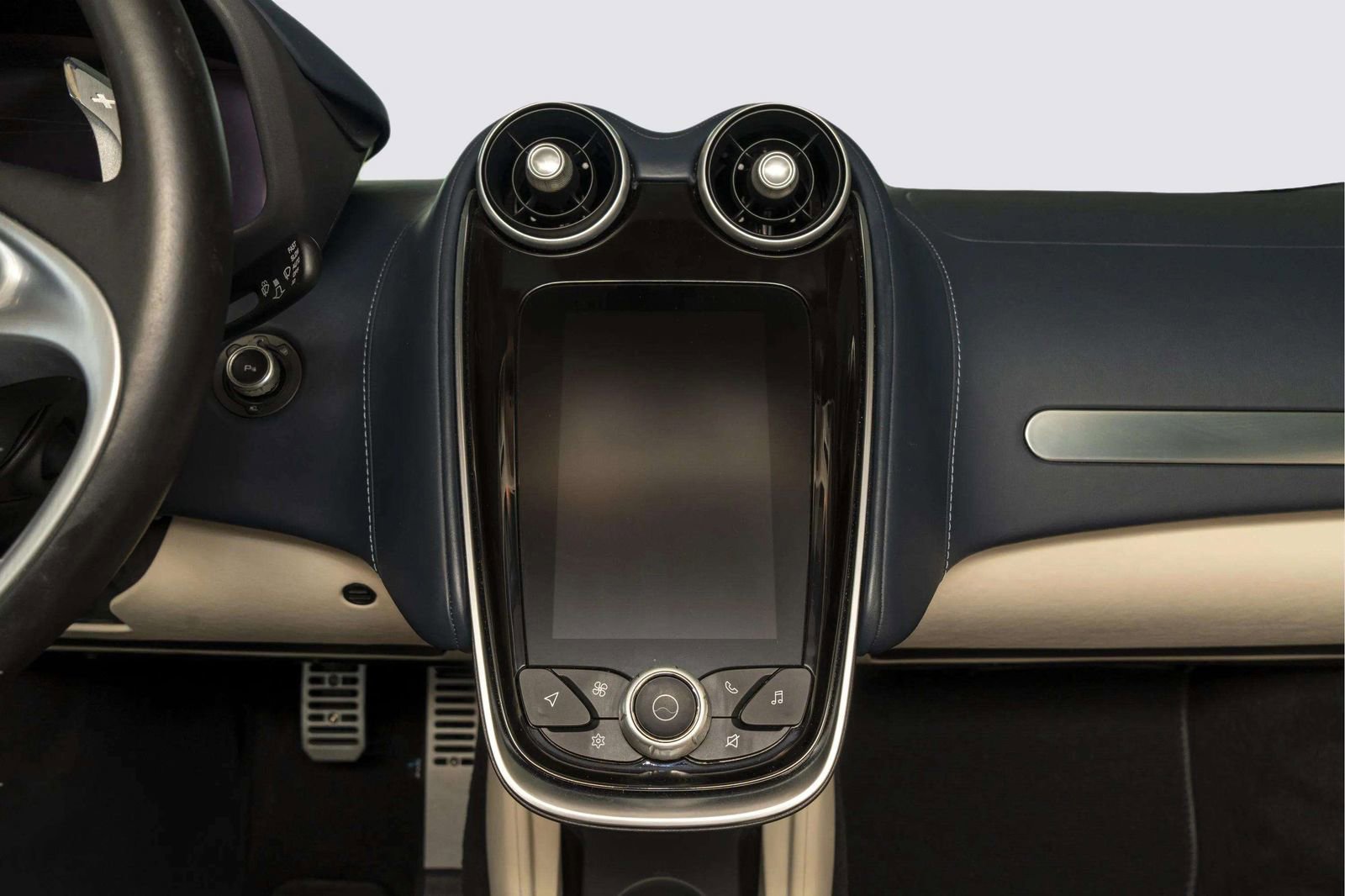 Used 2023 McLaren GT RWD image 28