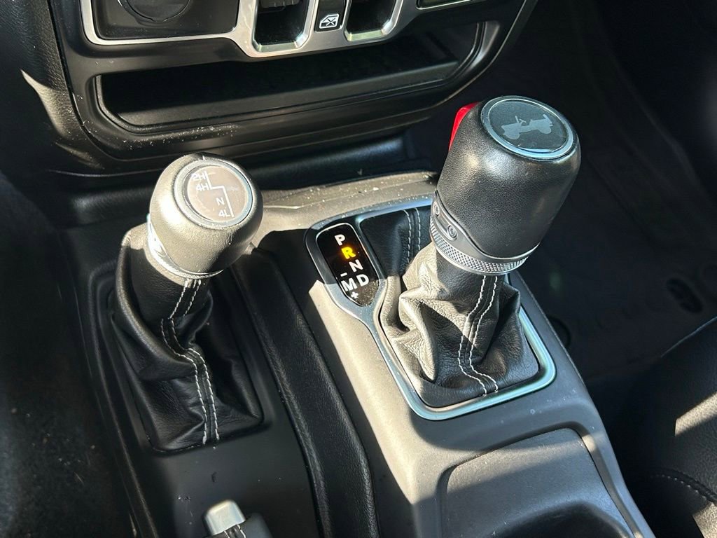 Used 2022 Jeep Wrangler Unlimited Sahara AWD/4WD image 27
