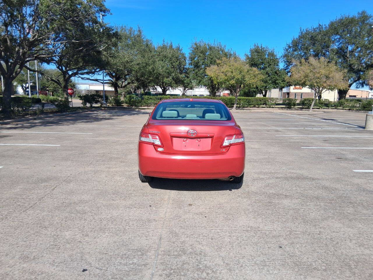 Used 2011 Toyota Camry LE FWD image 5