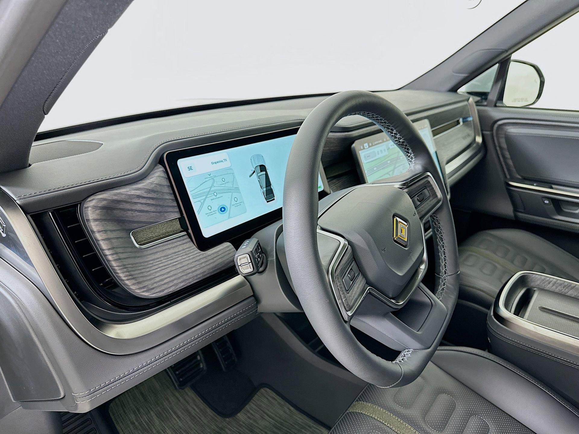 Used 2026 Rivian R1S Adventure image 10