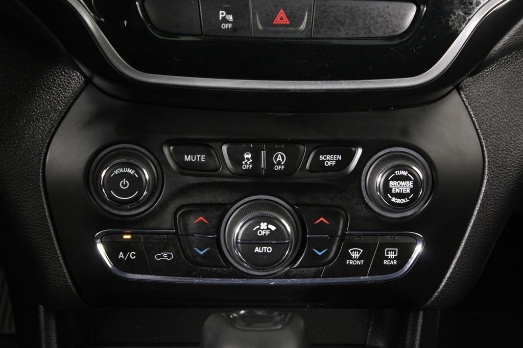 Used 2019 Jeep Cherokee Limited image 22