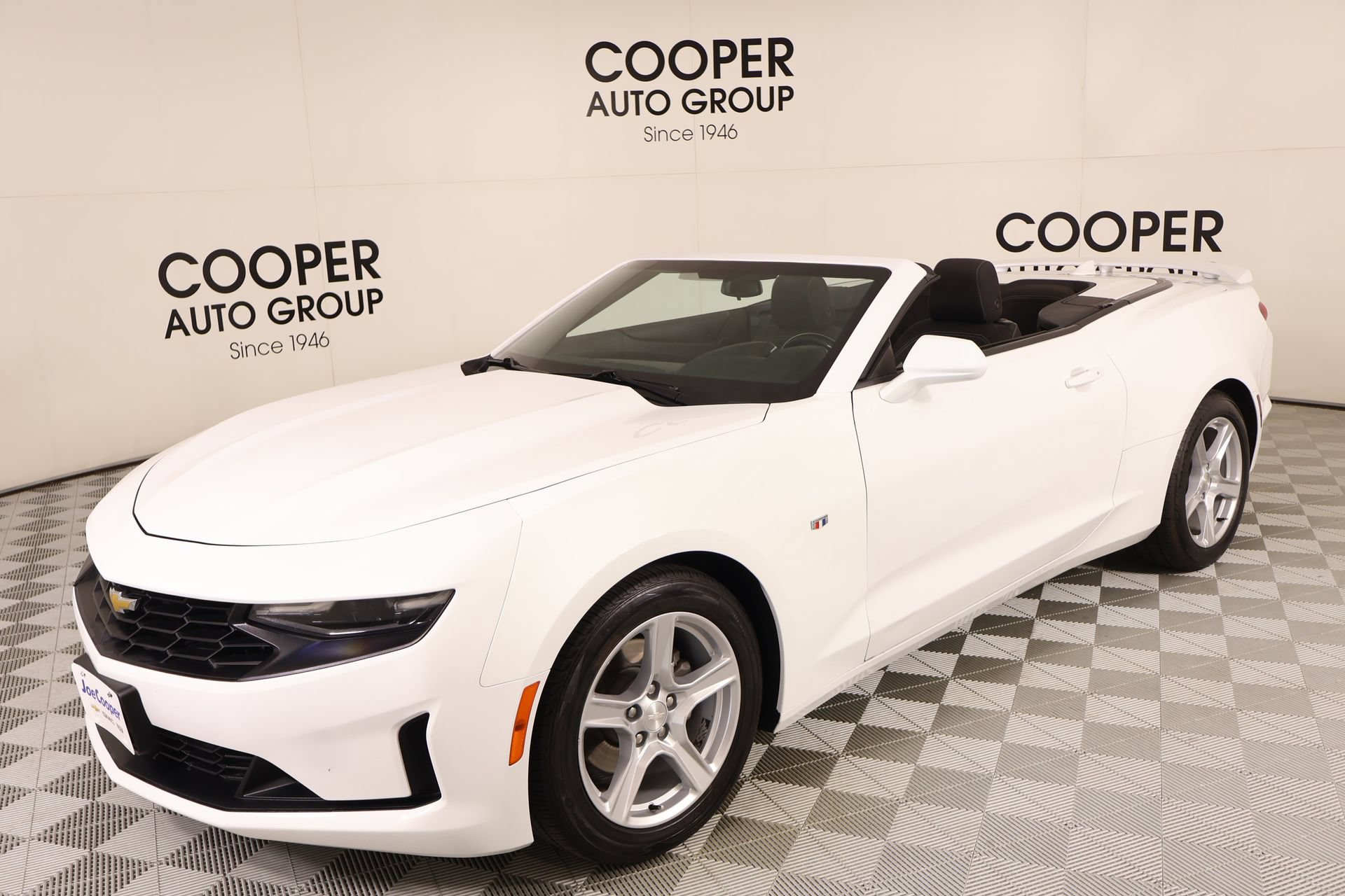 Used 2023 Chevrolet Camaro LT RWD image 9