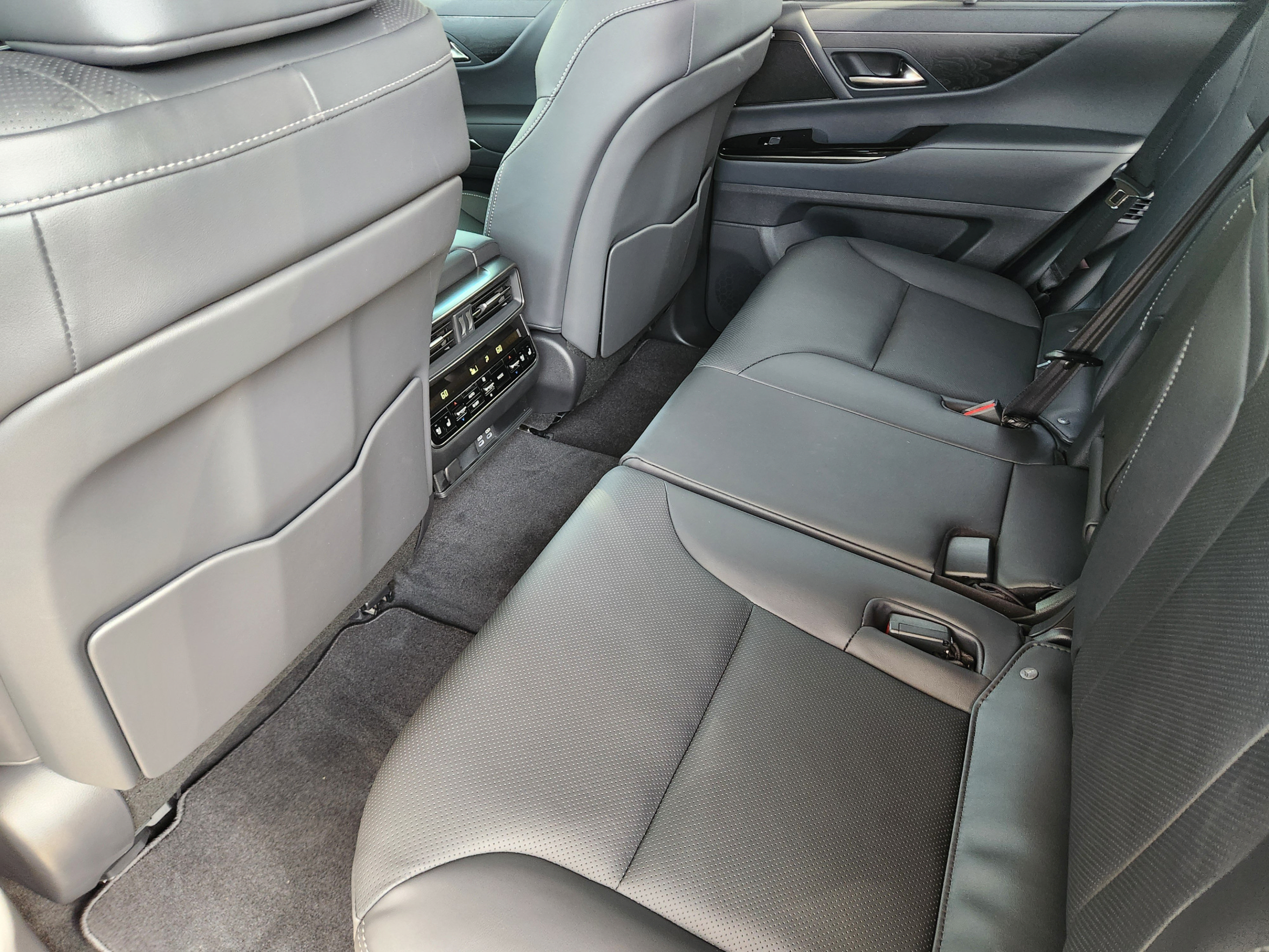 New 2026 Lexus LX 600 4WD w/ Luxury Package image 22
