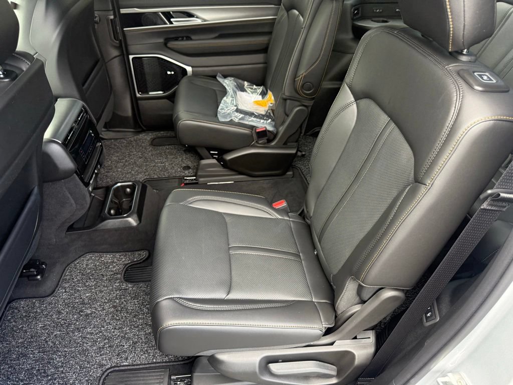 New 2026 Jeep Grand Wagoneer 4WD image 32