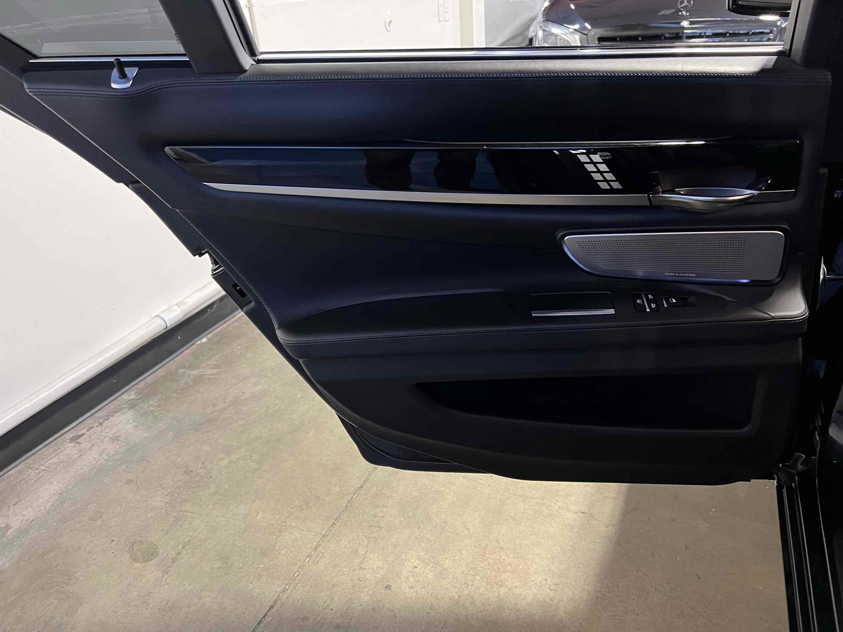 Used 2013 BMW ALPINA B7 image 89