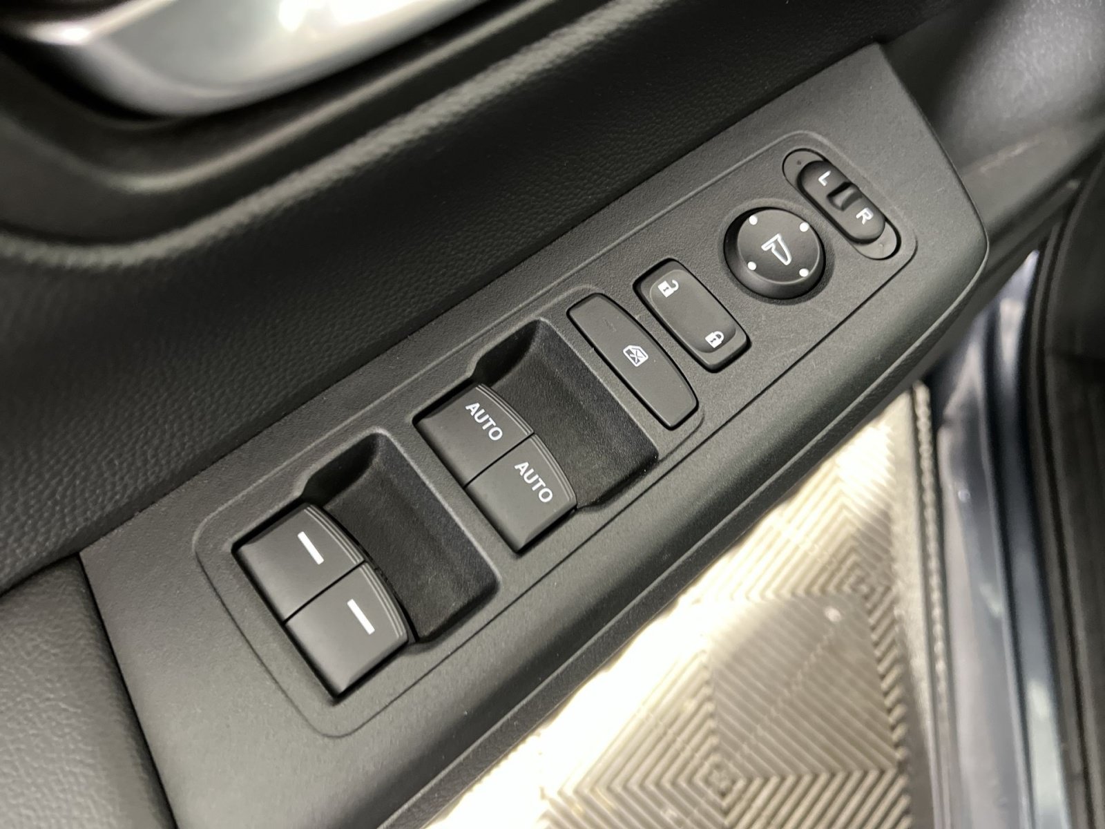 Used 2024 Honda CR-V EX image 10