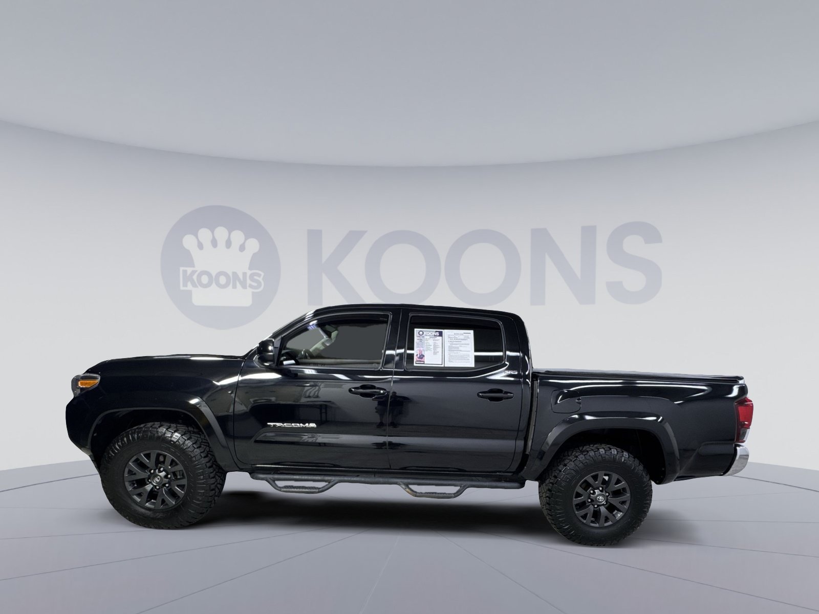 Used 2021 Toyota Tacoma SR5 RWD image 17