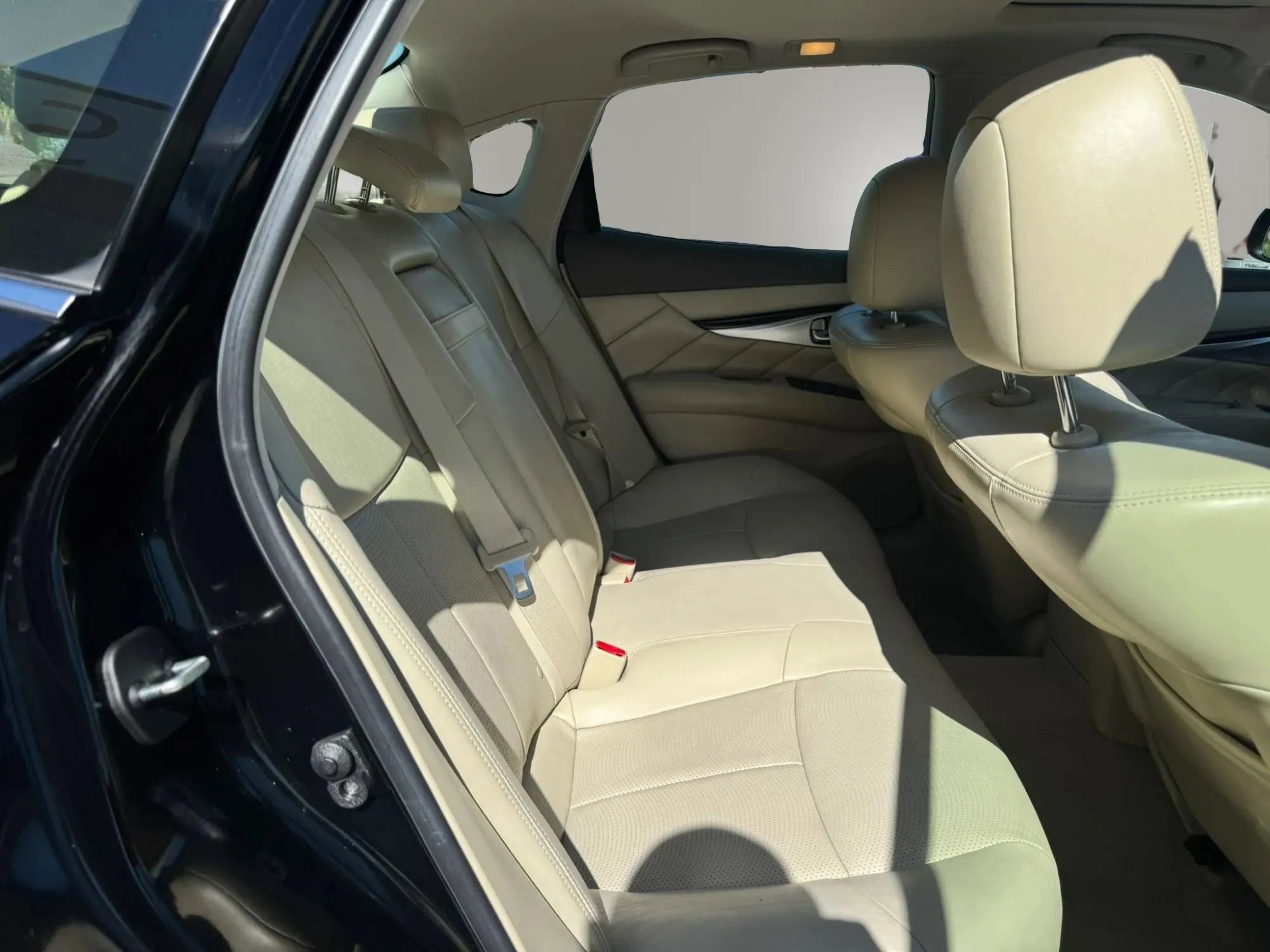 Used 2016 INFINITI Q70 3.7 w/ Technology Package image 11